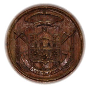 Escudo de Puente-Genil, tallado en madera de pino.