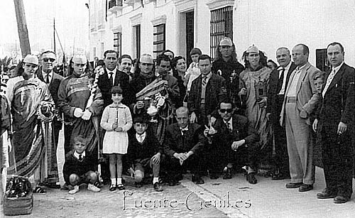 Virtudes Cardinales y Sibila de Cumas, un Domingo de Resurrección de los años 60, detrás de San José.